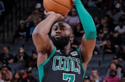 包含塔图姆赛事官方发布惊险取胜新规，篮网争议不断！的词条