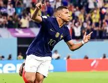 姆巴佩在公牛比赛中出色防守，锐不可当引发热议！